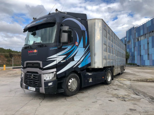 Camión especializado en transporte de animales vivos en Zaragoza Transportes Cartier Moulin