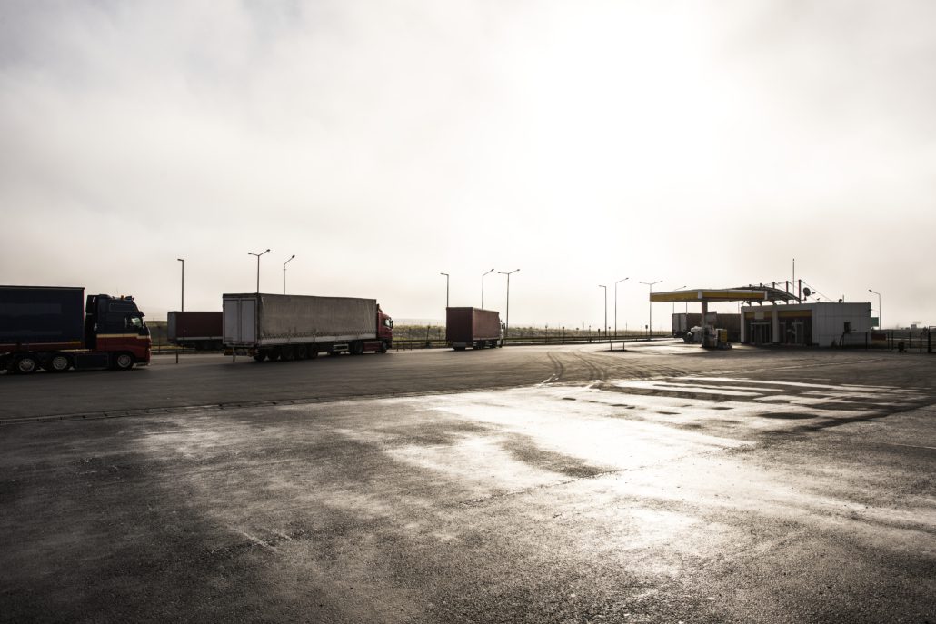 Transporte de desechos y materiales a granel en camiones bañera especializados